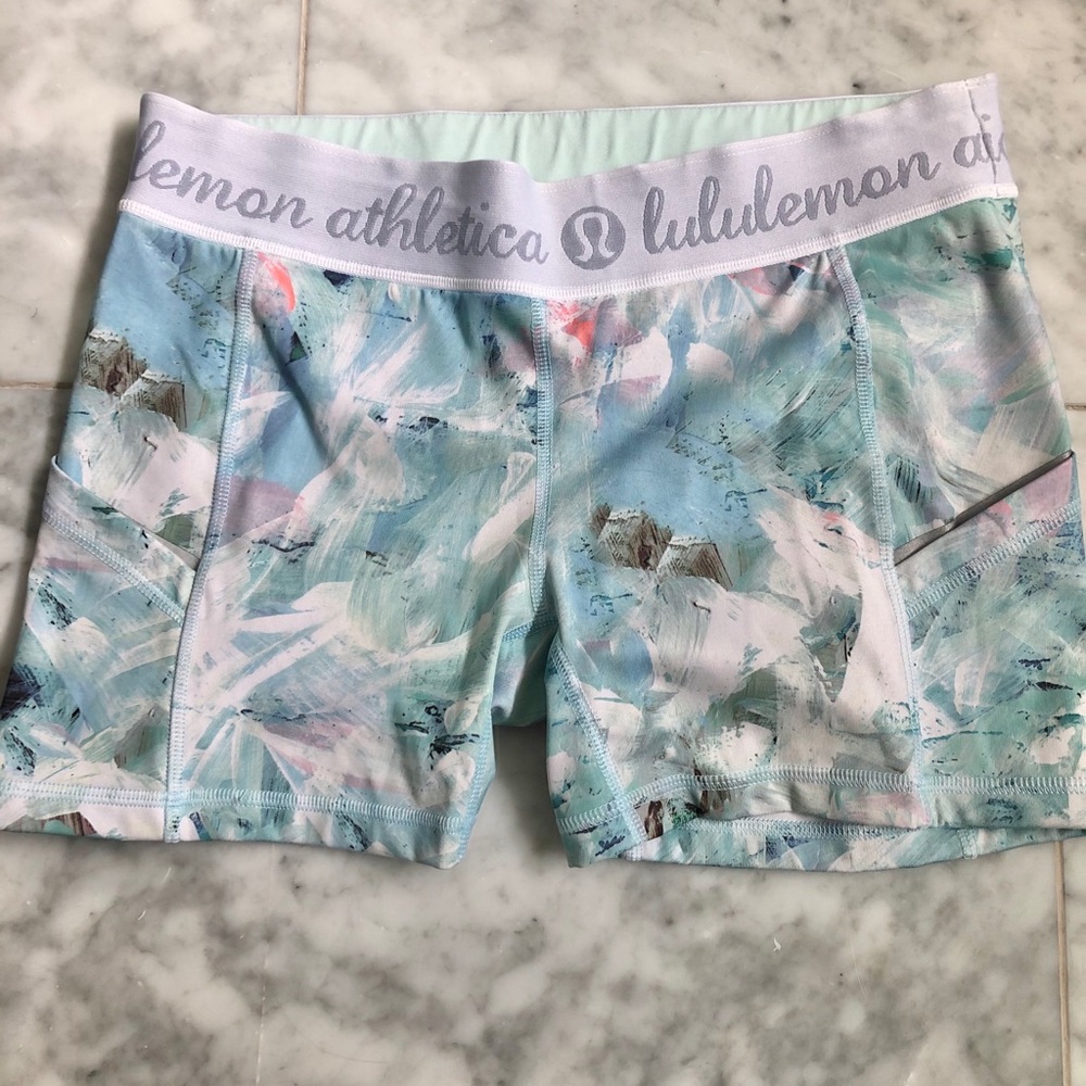 Lululemon women’s bike/yoga shorts